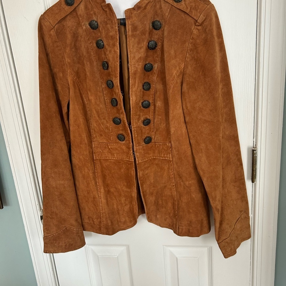 Prosper and Devine brown suede jacket. Button detail and front hook closure - Picture 3 of 4